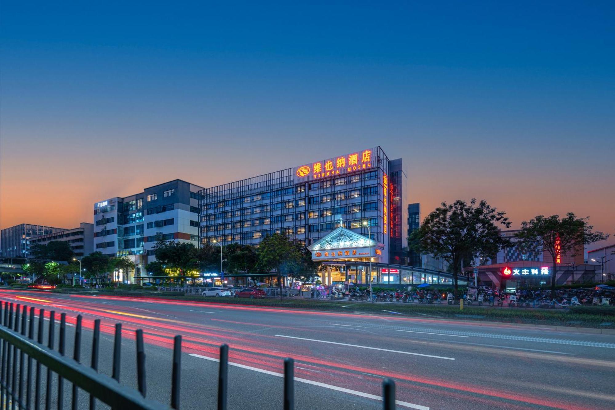 Vienna Hotel Shenzhen Fuyong Subway Station ภายนอก รูปภาพ